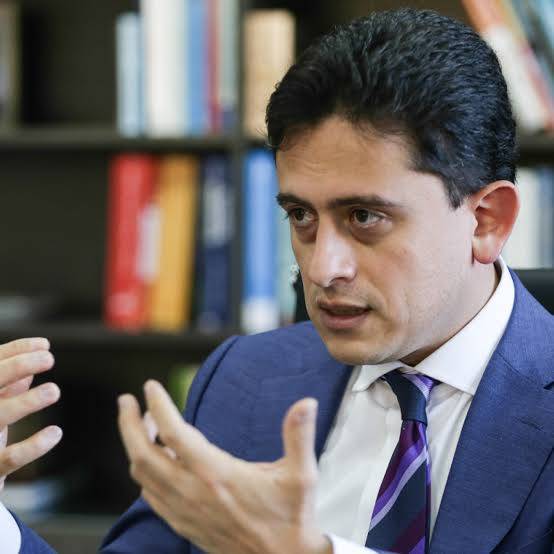 Luis Carlos Reyes renuncia al Ministerio de Comercio: Petro acepta su dimisión