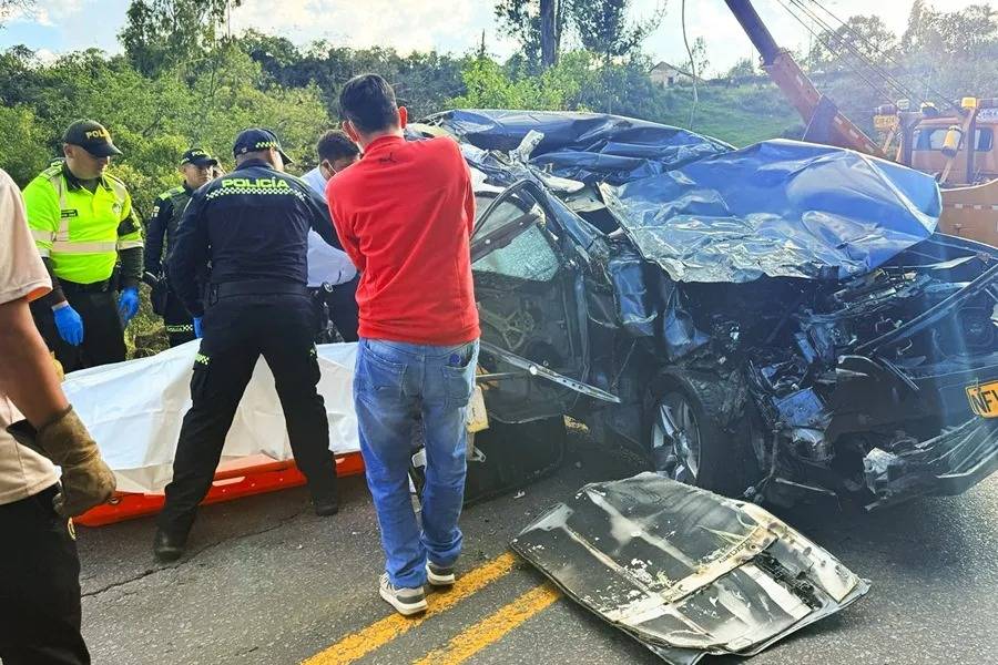 Accidente de caravana de exvicepresidente de Colombia, que no iba en ella, deja dos muertos