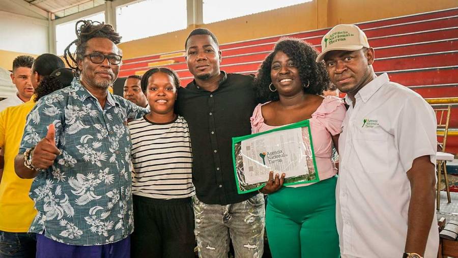 Gobierno entrega más de 3.720 hectáreas a comunidades negras de Tumaco