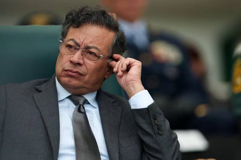 Petro acusa al Congreso de recibir dinero para hundir su reforma a la salud
