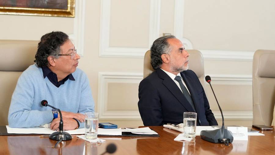 Petro ordena al MinInterior que ley de competencias se construya con las fuerzas sociales del país y no solo con técnicos