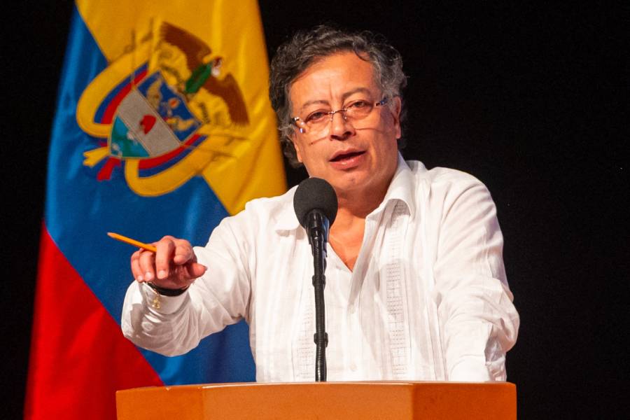 Petro convoca a l&iacute;deres comunales en Palacio y surge pol&eacute;mica por comparaciones con Maduro