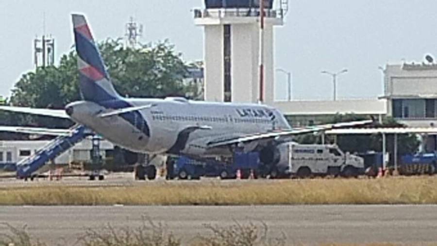 Robo de pel&iacute;cula a un cami&oacute;n de valores en la pista de un aeropuerto colombiano