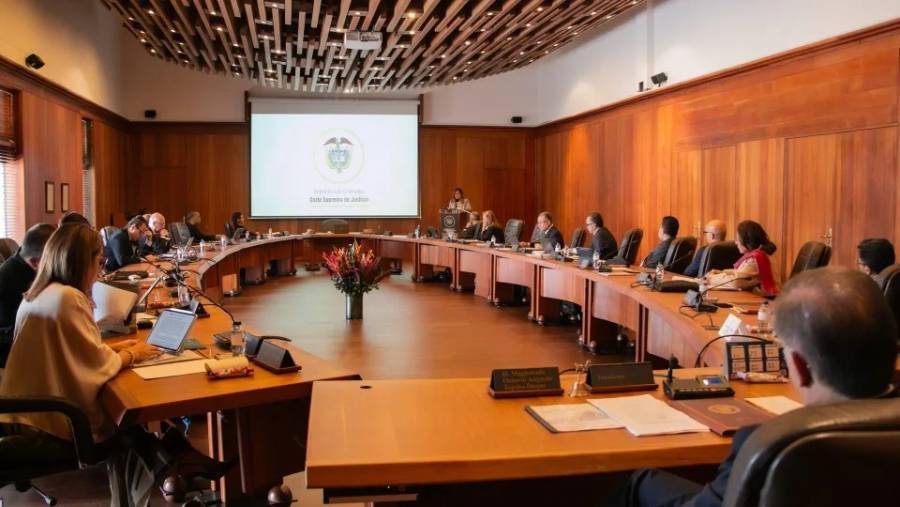 Corte Suprema cita a exministros por escándalo de corrupción en contratos del Invías