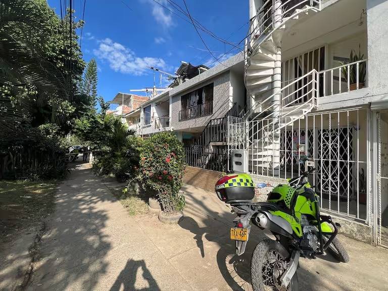 Intento de robo en Cali culmina con enfrentamiento y muerte de presunto asaltante