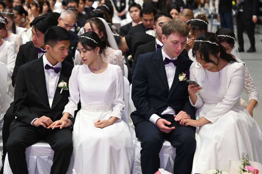 En Corea del Sur, las bodas multitudinarias de Moon resisten reveses legales en Japón