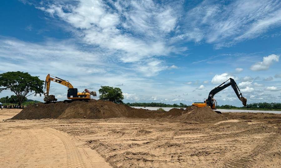 Con 30 máquinas avanza obra de emergencia para mitigar inundaciones en Caregato, La Mojana