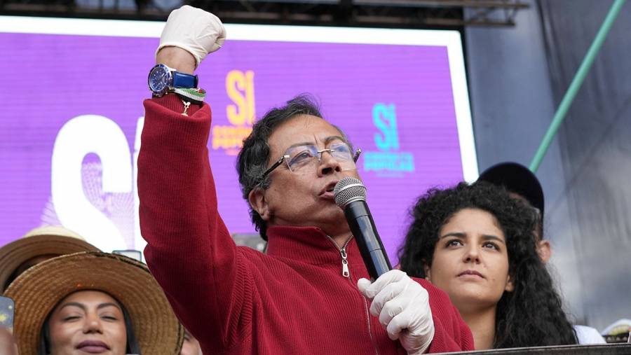 “La consulta popular está en manos del Senado, que tiene un mes para decidir”: Petro
