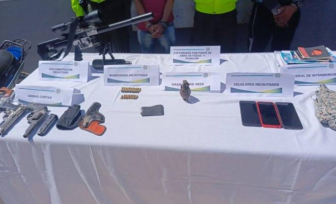 En flagrancia capturados tres sujetos de las AGC con cargamento de uso privativo de las Fuerzas Militares