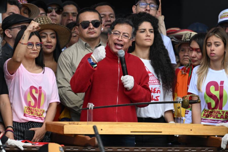 Petro critica con dureza a congresistas ausentes en marchas del Primero de Mayo