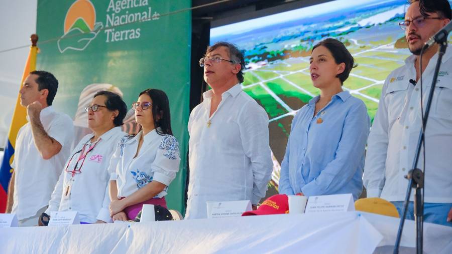 Antes de que el Senado apruebe convocatoria a la Consulta popular, los ricos y políticos deberían mirar que es posible el Acuerdo Nacional: presidente Petro