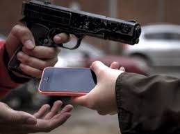 Capturan en Engativá a hombre armado que robaba celulares mientras cumplía prisión domiciliaria