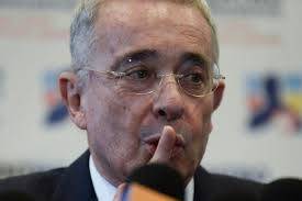 &Aacute;lvaro Uribe inicia defensa con 75 testigos en juicio por soborno y fraude procesal