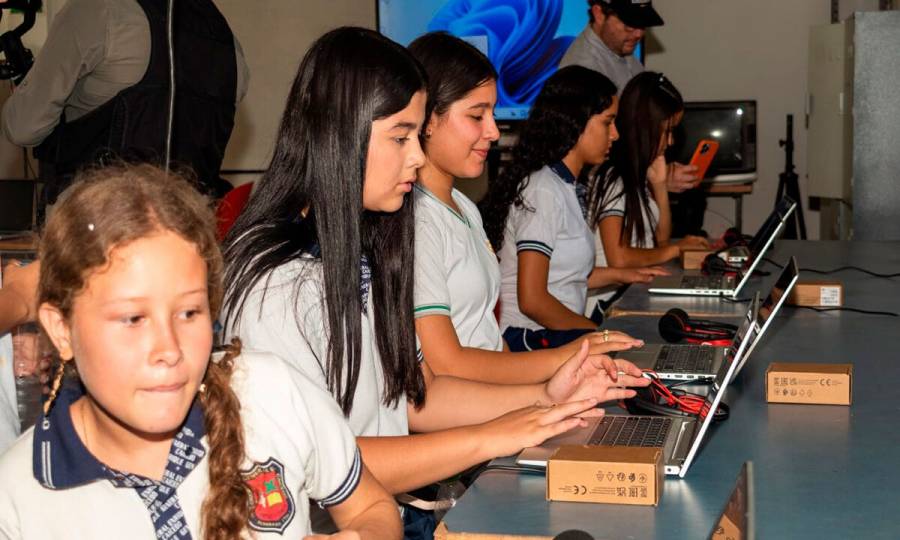 Más de $6,000 millones en mejoramiento de aprendizaje y dotación para colegios de Alvarado