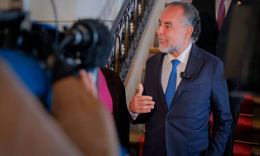Para concretar procesos de paz debe haber una concentraci&oacute;n de los actores armados: MinInterior