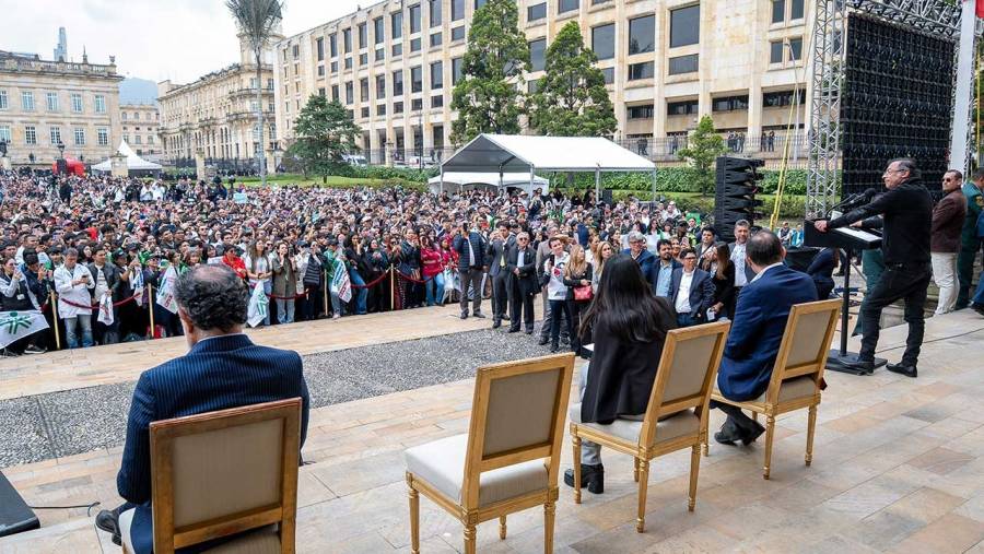 Petro viajará a China a firmar carta intención para el ingreso de Colombia a la Ruta de la Seda