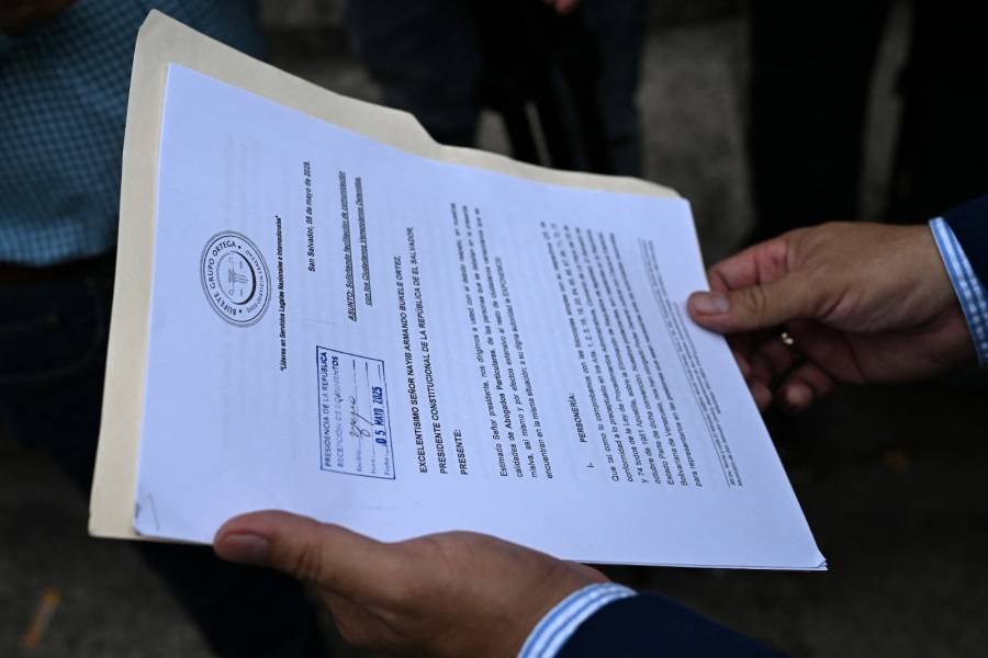 Abogados de venezolanos presos en El Salvador denuncian retraso de justicia