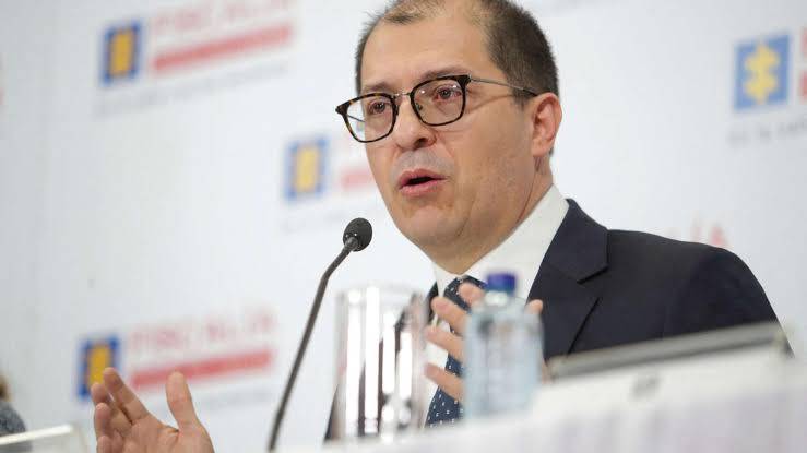 Francisco Barbosa acusa a Petro de destruir el sistema de salud colombiano