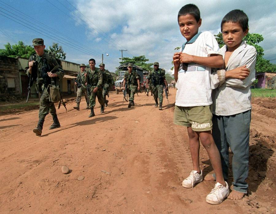 Grupos armados reclutan a un niño cada dos días en Colombia