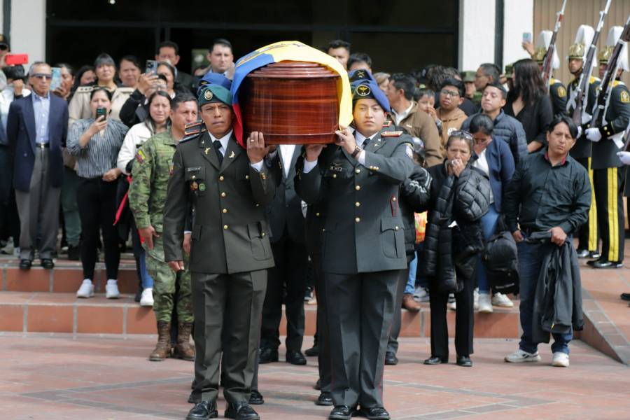Ecuador homenajea a militares muertos en emboscada de guerrilleros colombianos