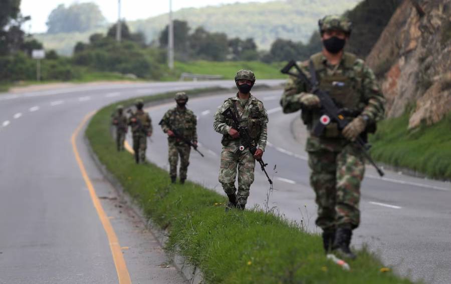 Procuraduría sanciona a nueve militares por interceptaciones ilegales a periodistas y políticos