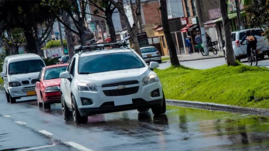 Pico y placa en Bogotá: restricciones para vehículos particulares y taxis este martes