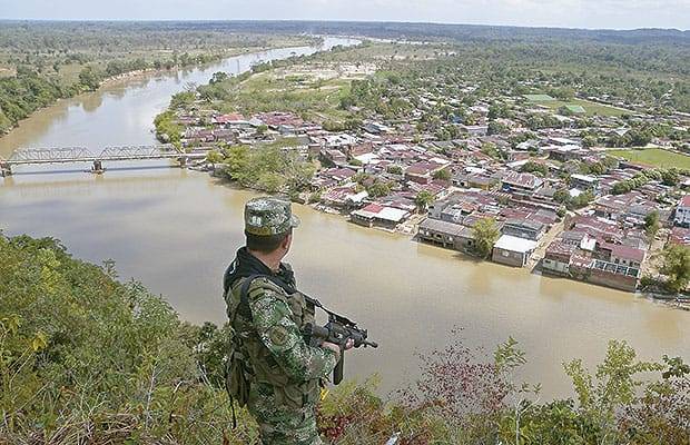 Crisis humanitaria en el Catatumbo: más de 71 muertos y 56,000 desplazados por enfrentamientos entre ELN y disidencias de las FARC