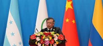 Petro llama a descarbonizar América y detener guerras en mensaje por cumbre China-Celac