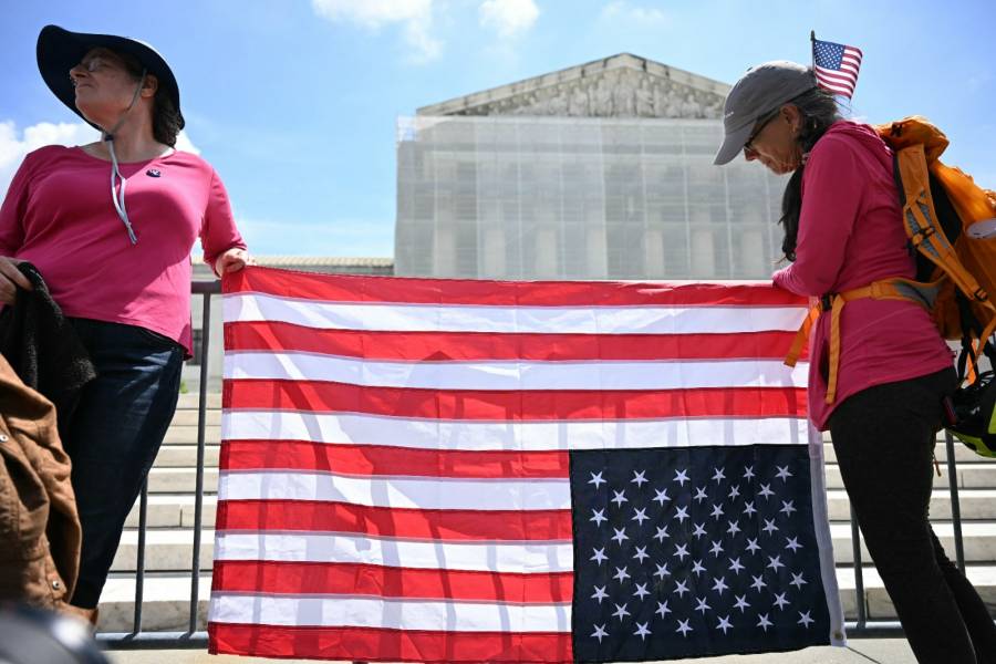 La Corte Suprema evalúa si un juez puede frenar a Trump en el caso de la ciudadanía por nacimiento