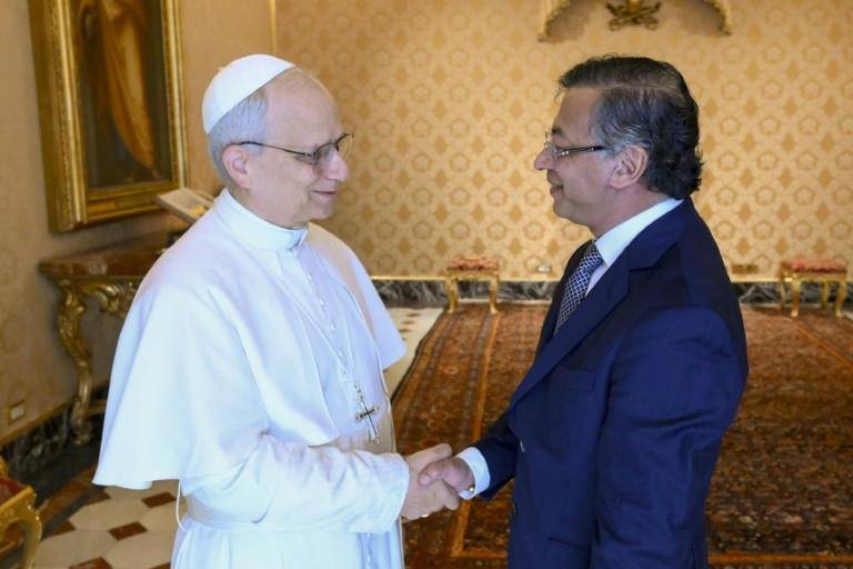 Petro propone al papa reactivar di&aacute;logos de paz con el ELN en el Vaticano
