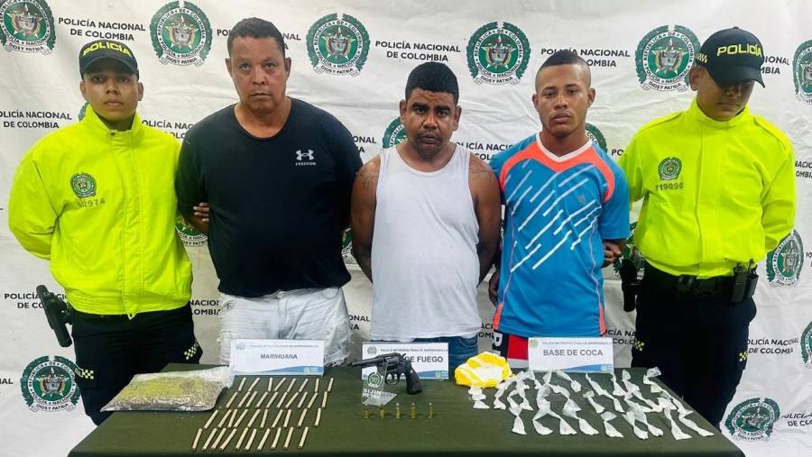 Capturan a tres integrantes de 