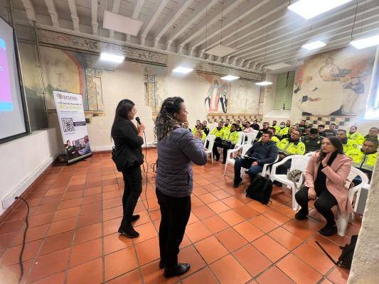 En Tunja, 52 policías mejoran sus competencias para la atención a ciudadanos sordos