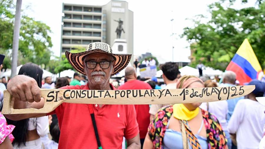 Convocan huelga nacional en Colombia tras hundimiento de consulta popular