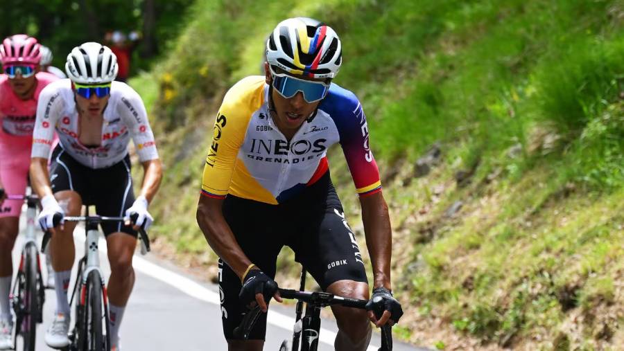 Egan Bernal deslumbra en el Giro de Italia y la prensa mundial elogia su resiliencia
