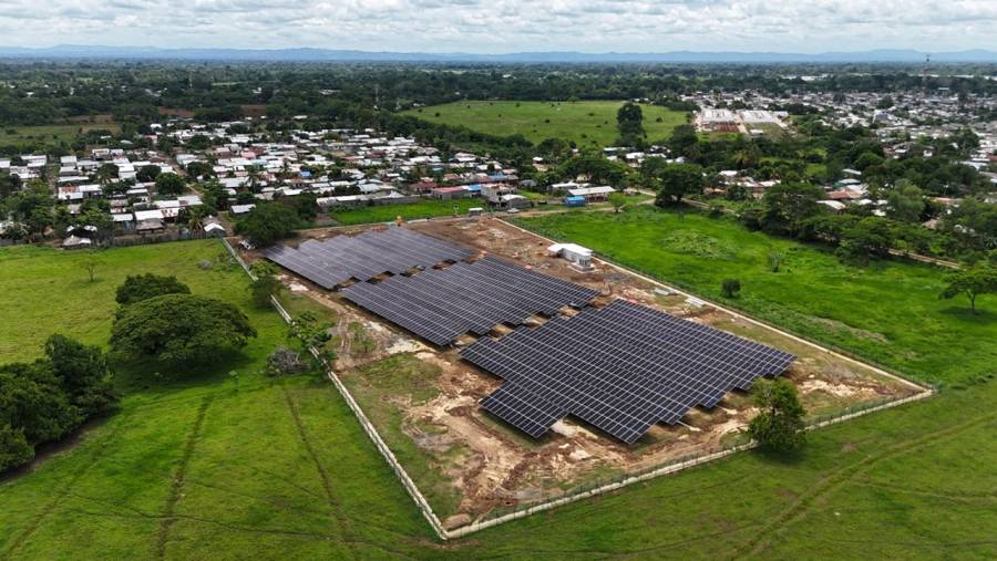 Gobierno entregó a 500 familias vulnerables en Tierralta el primer Territorio Energético para que generen a bajo costo energías limpias