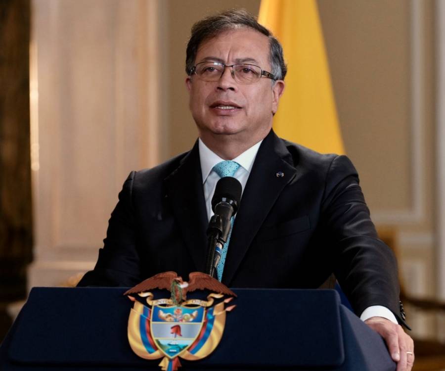 Petro dice que colombianos deben manifestarse en EEUU contra impuesto a remesas