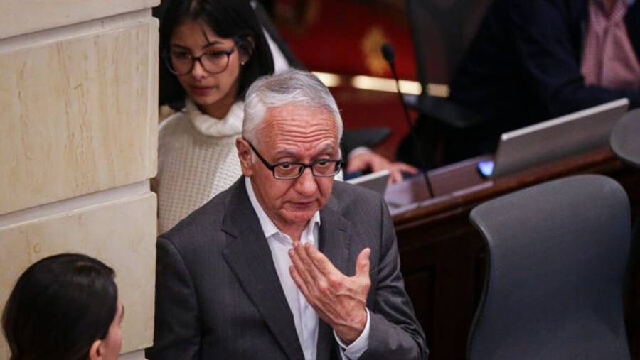 Filtran chats del asesor de Guillermo Alfonso Jaramillo que ofrece contratos en el sector salud