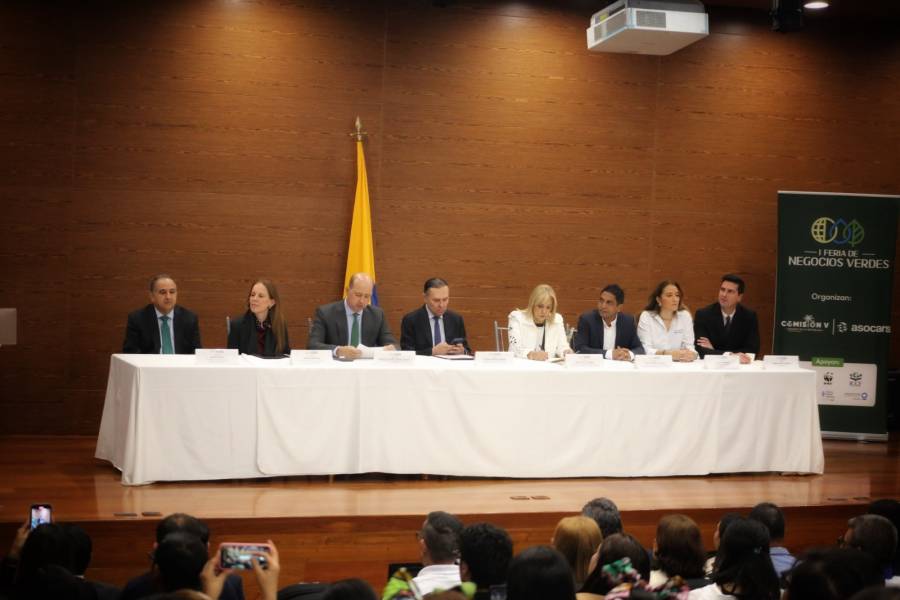 Senado impulsa microempresas en Feria Verde