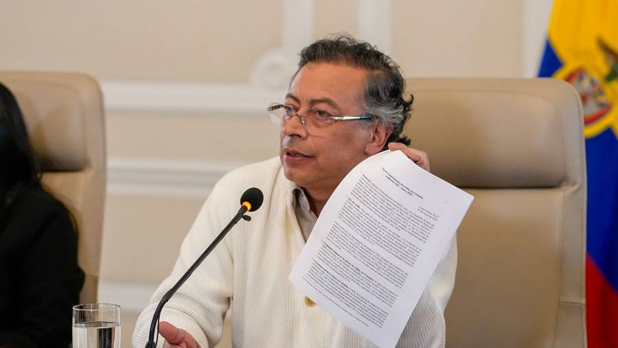 Colombianos tienen derecho a huelga, empleadores deben permitirla y el deber de quienes protesten es no ejercer violencia: presidente Petro