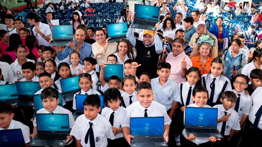 Con conectividad y equipos para los jóvenes, Gobierno nacional fortalece educación del Putumayo
