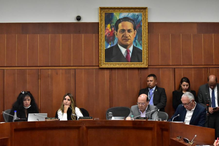 Reforma a la salud y su viabilidad financiera generó debate en el Senado