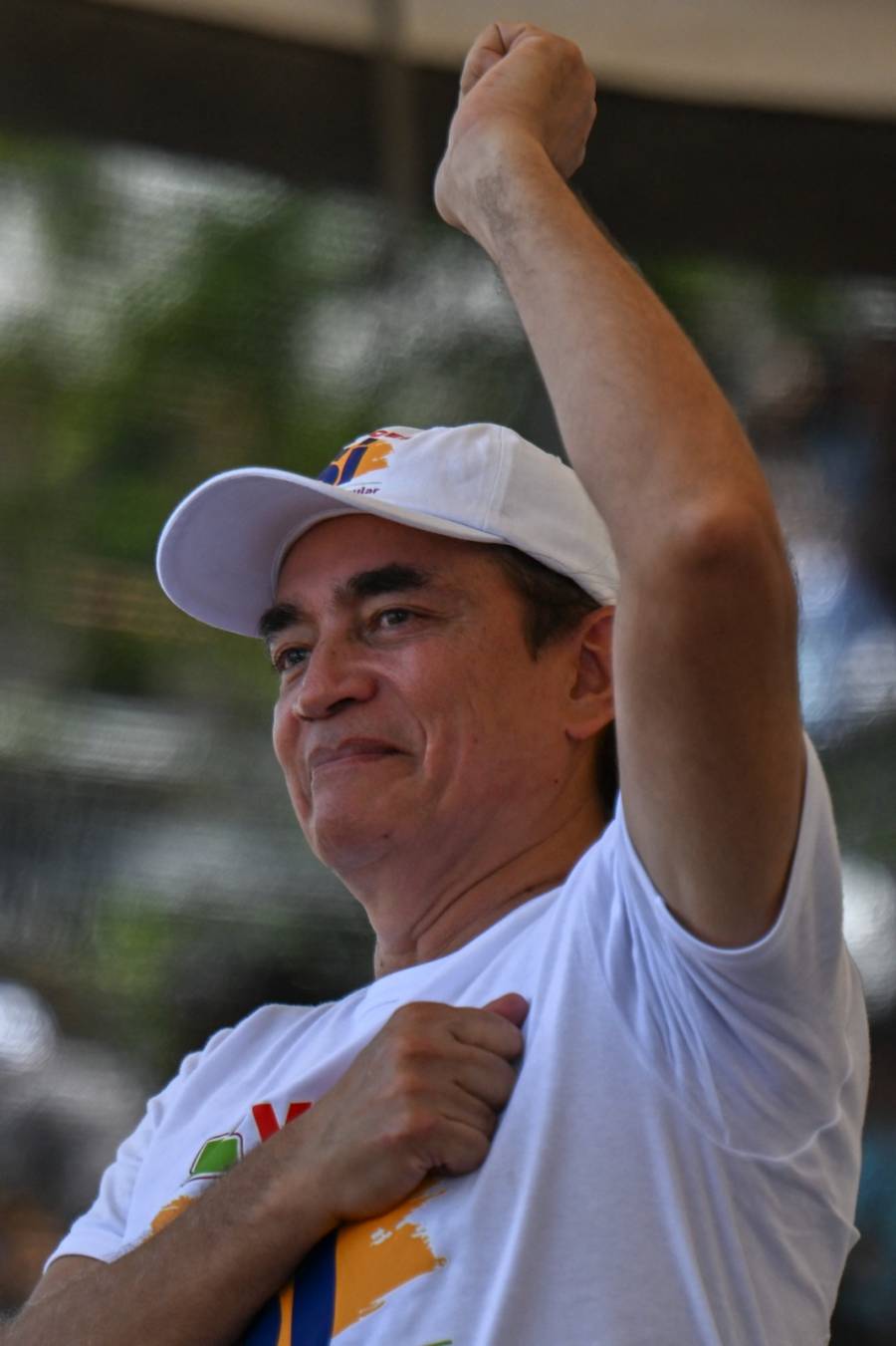 Gustavo Bol&iacute;var propone mecanismo para comprometer a congresistas con la reducci&oacute;n de sus salarios