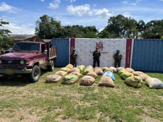 Policía Nacional y Ejército Nacional, logran recuperar vehículo y mercancía