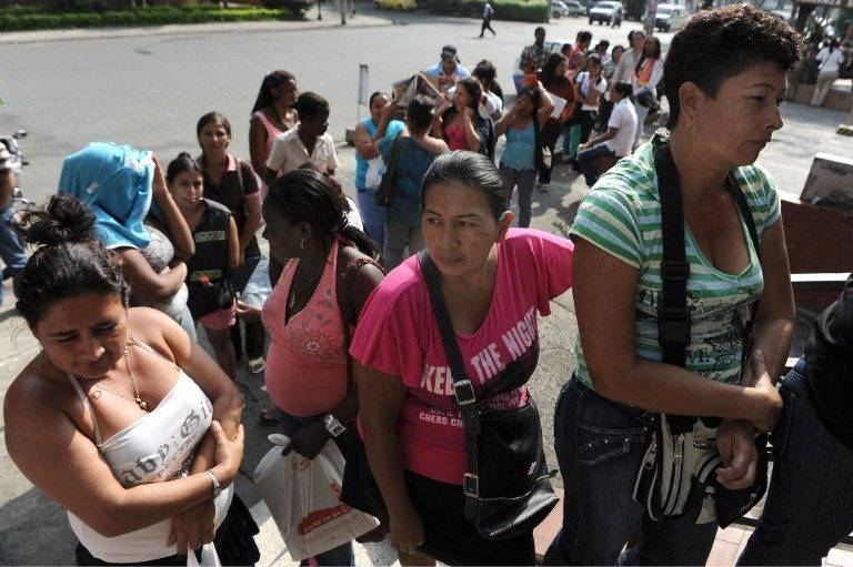 El desempleo sigue a la baja en abril en Colombia