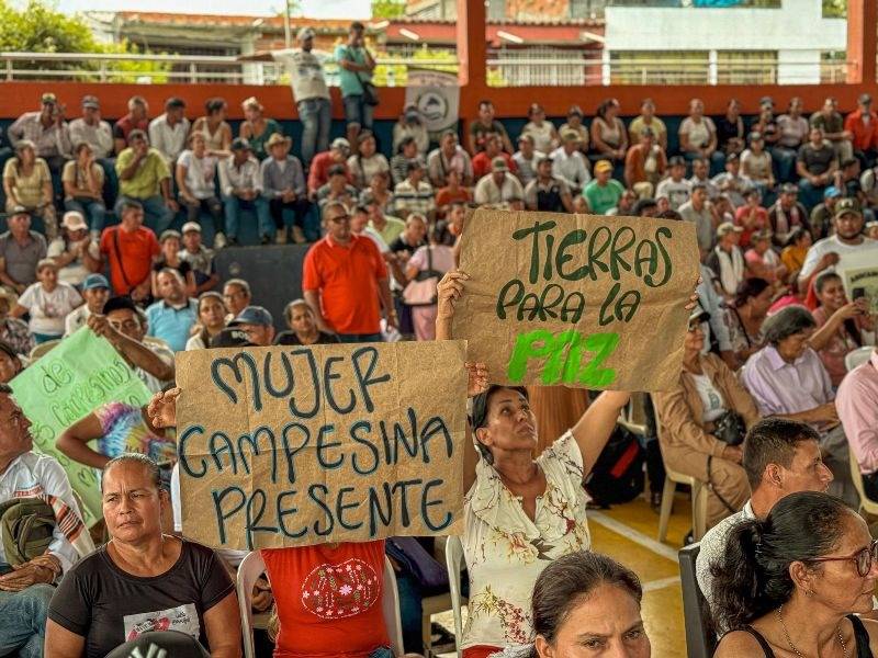 Gobierno colombiano avanza en reforma agraria pese a oposición de acaparadores