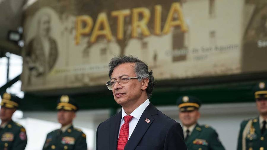 Petro anunció que las Fuerzas Militares comprarán sus propias armas con vigencias futuras
