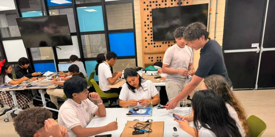 Barranquilla celebra arte y tecnolog&iacute;a con encuentro STEM e ISEA2025