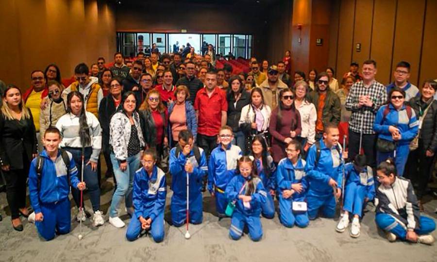 Gobierno nacional fortalece la inclusi&oacute;n digital de las personas con discapacidad visual y baja visi&oacute;n