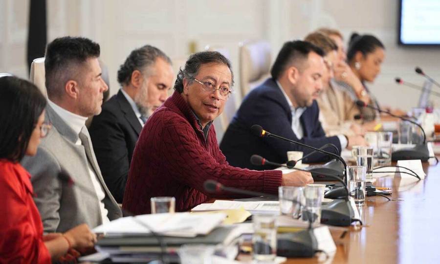 La discusión del decreto de consulta popular “ya no es jurídica”, asegura Petro
