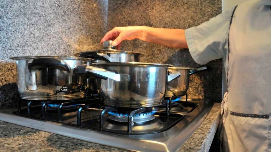 Alcanos comenzó a devolver cobros indebidos a más de un millón de usuarios de gas natural